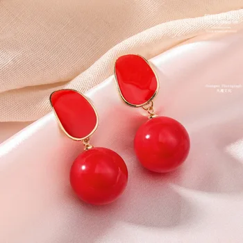 2022 Elegant Big Red Simulate Perla Picătură Cercei De Aur Rotund Cârlig Legăna Cercei Cu Perle Femei Coreene De Nunta De Design De Bijuterii